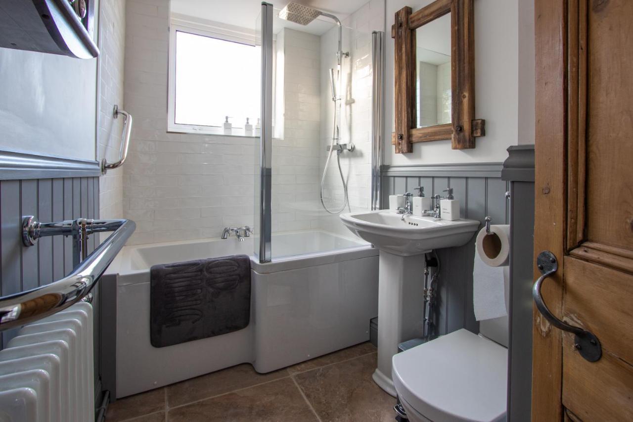 Bury St. Edmunds Stylish Town Centre House With Garden And Parking Oppositeヴィラ エクステリア 写真