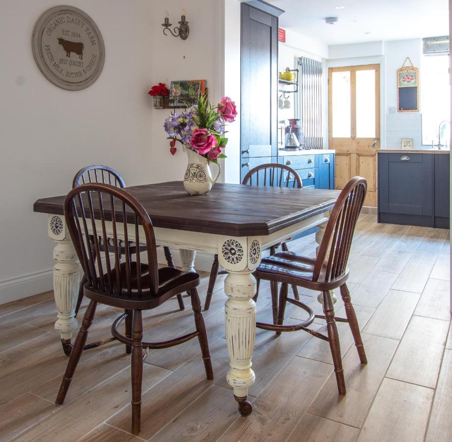 Bury St. Edmunds Stylish Town Centre House With Garden And Parking Oppositeヴィラ エクステリア 写真
